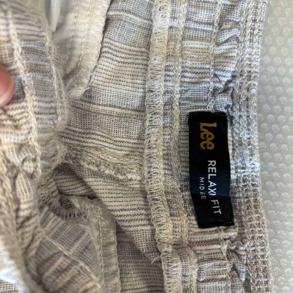 Lee Riders Relaxed Fit Pull on Shorts - SIze 2 Medium - 1602 - Picture 2 of 4